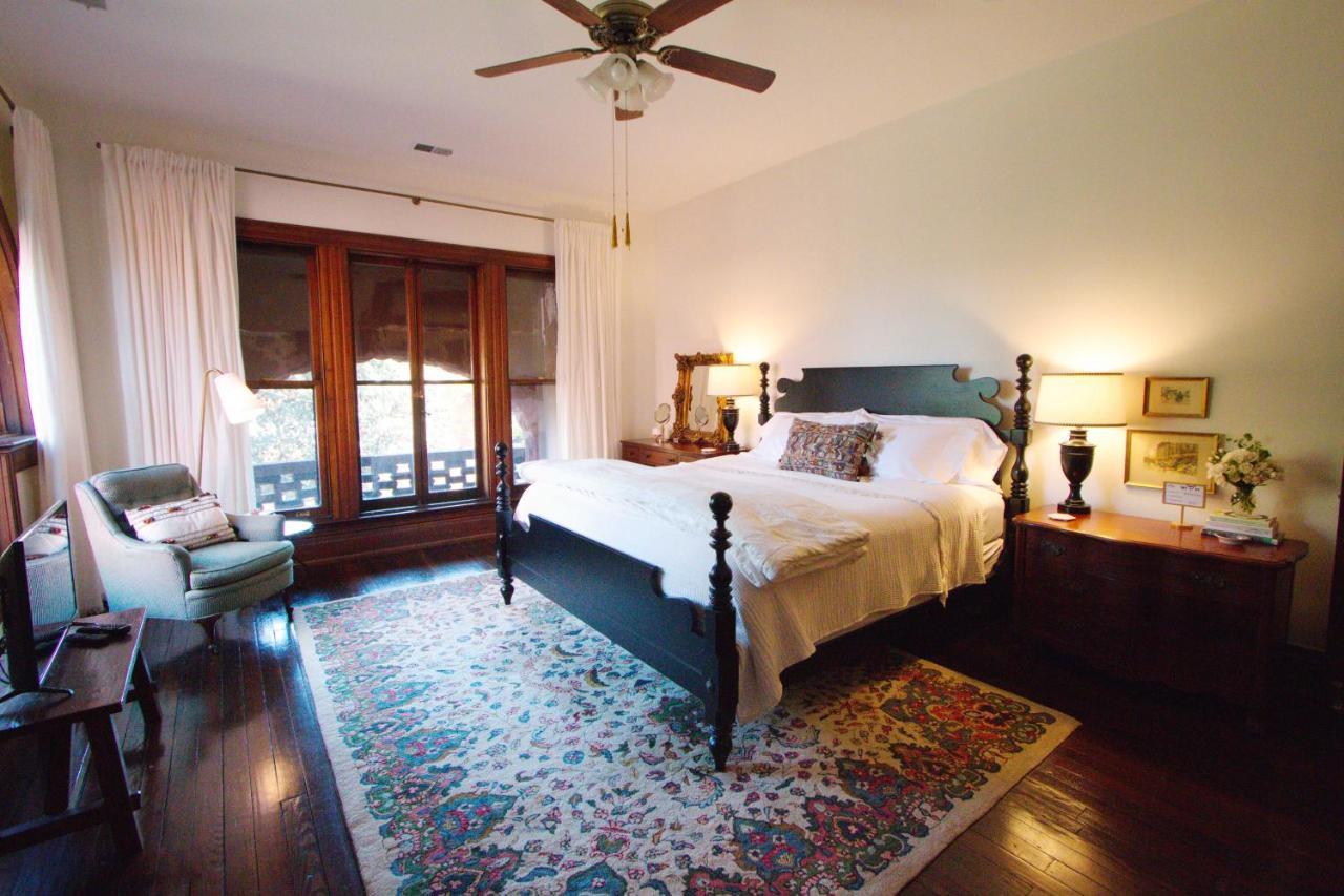 Louisville Bourbon Inn Phòng bức ảnh